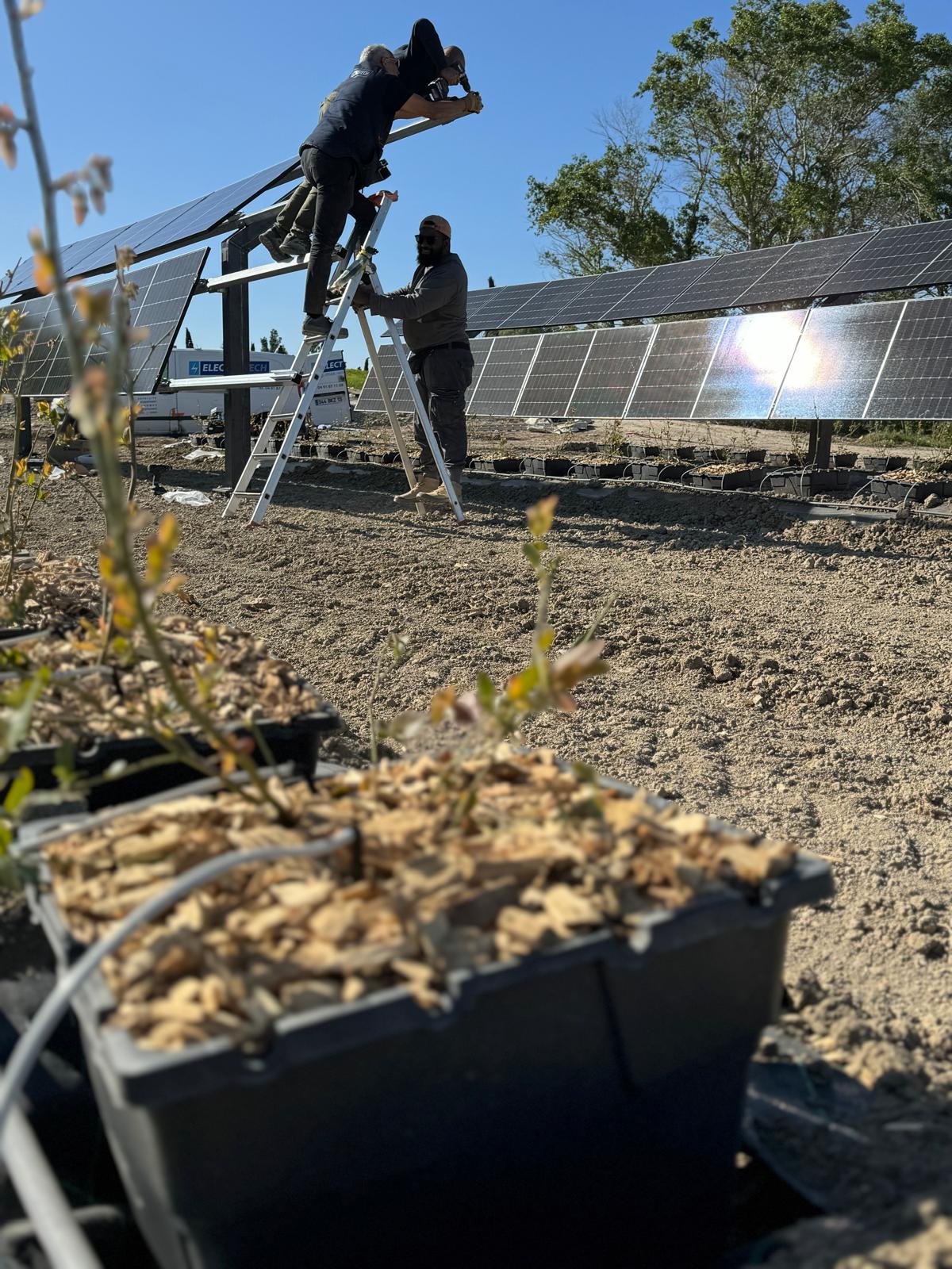 Réalisation panneaux solaires en champ